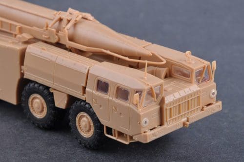 Hobby Boss - 82939 - Soviet (9P117M1) Launcher With R17 Rocket Of 9K72 ...